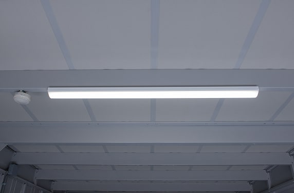 ガレージ内照明